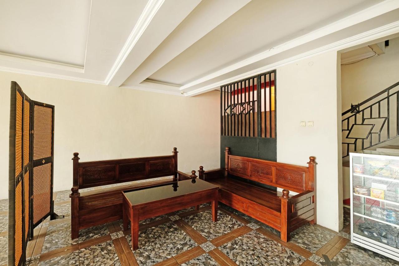 Oyo 91453 Hotel Srikandi Gejayan Maguwo Buitenkant foto